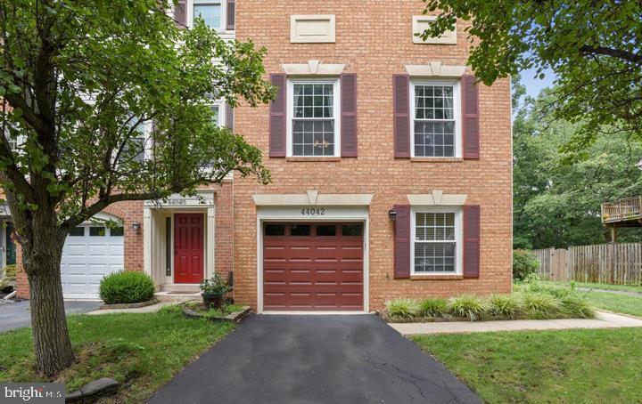 ASHBURN VILLAGE - Residential