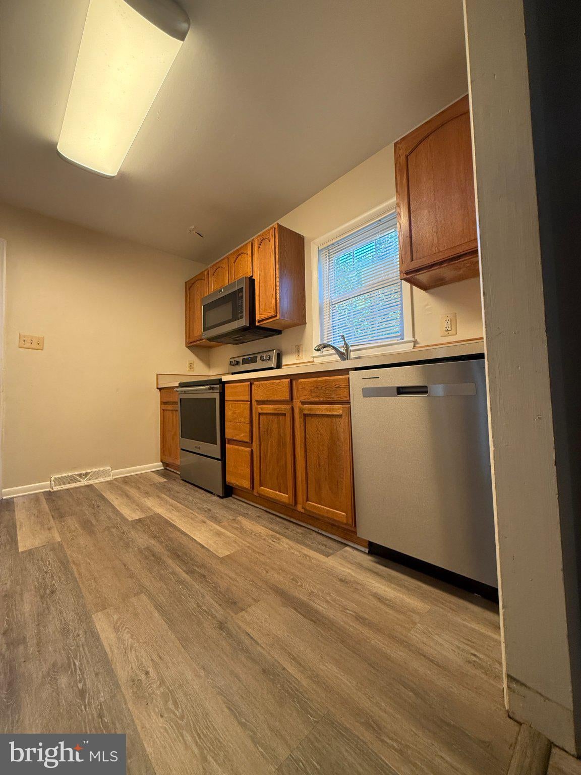 810 812 W MOUNT HARMONY ROAD