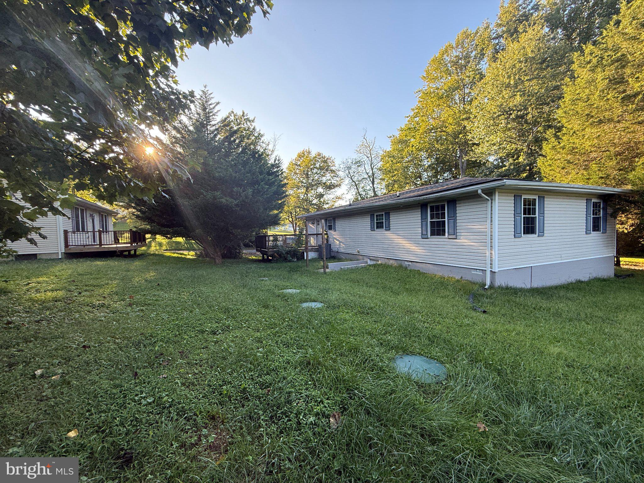 810 812 W MOUNT HARMONY ROAD