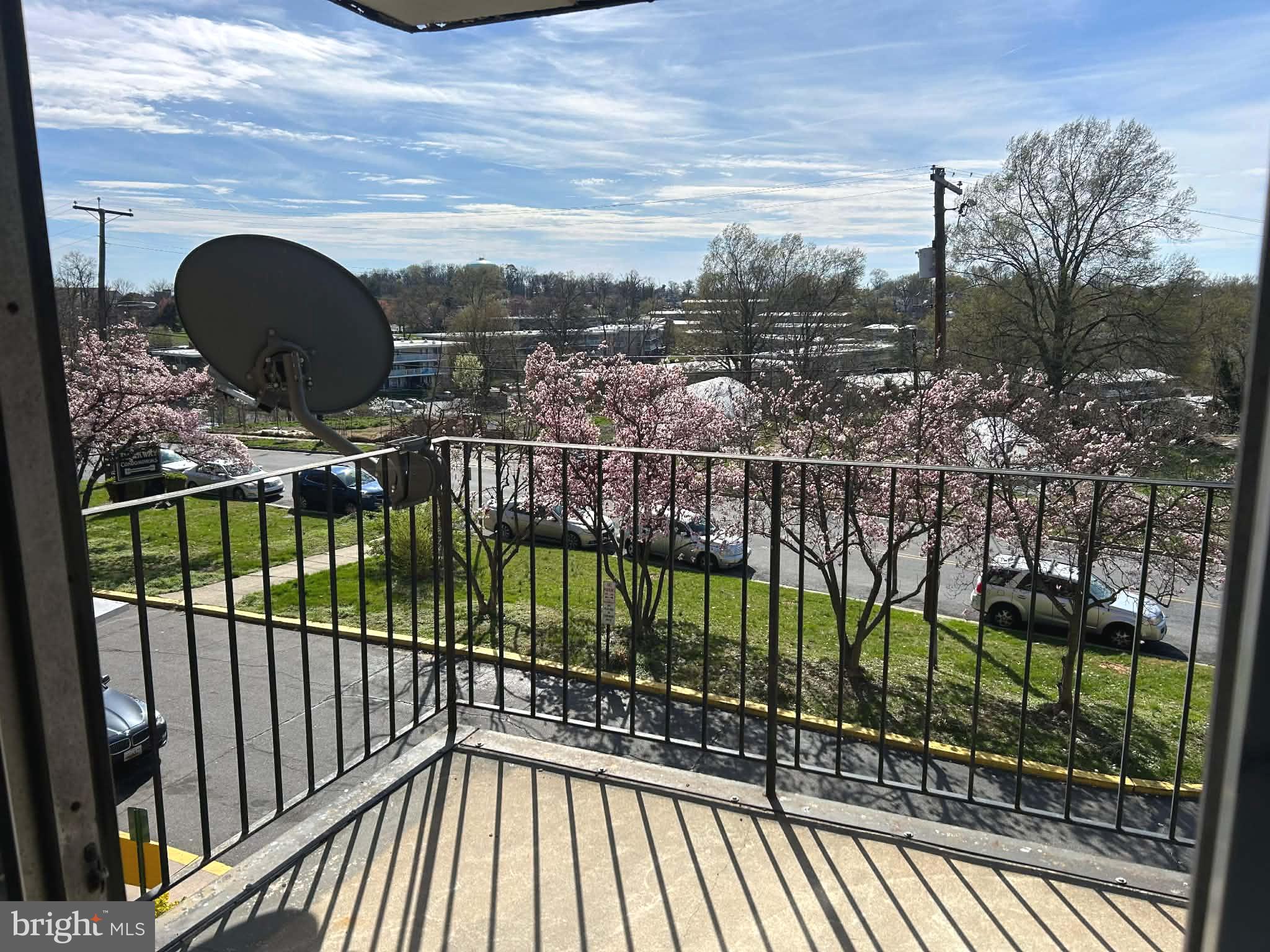 COUNTRY CLUB - Residential