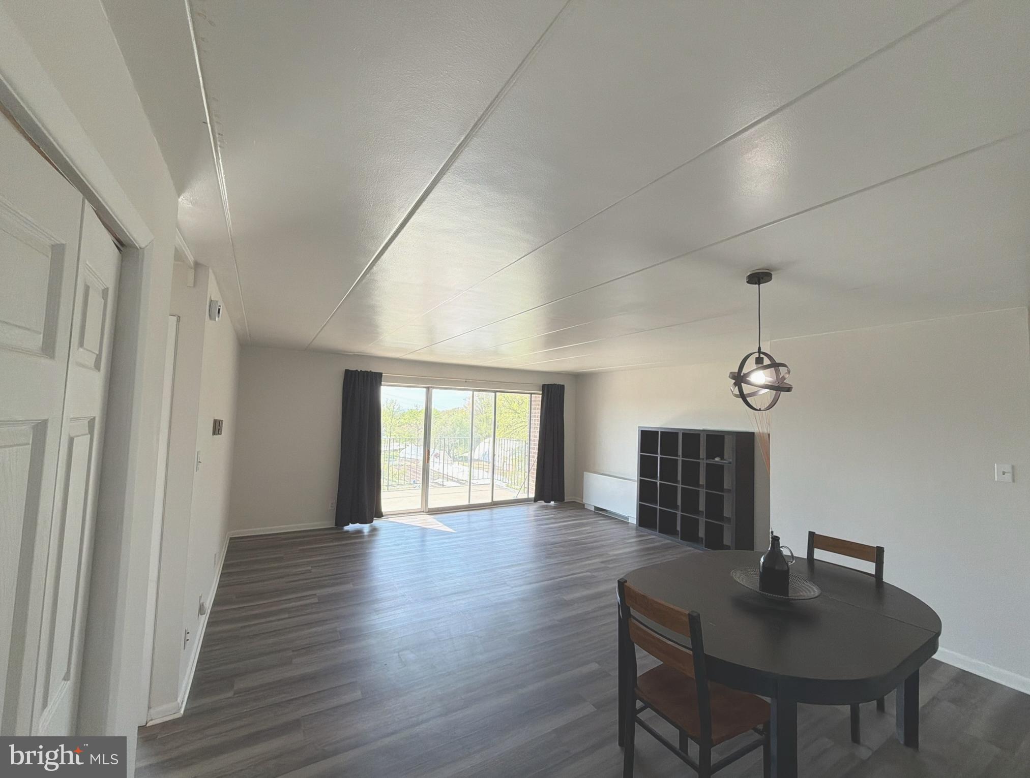 COUNTRY CLUB - Residential