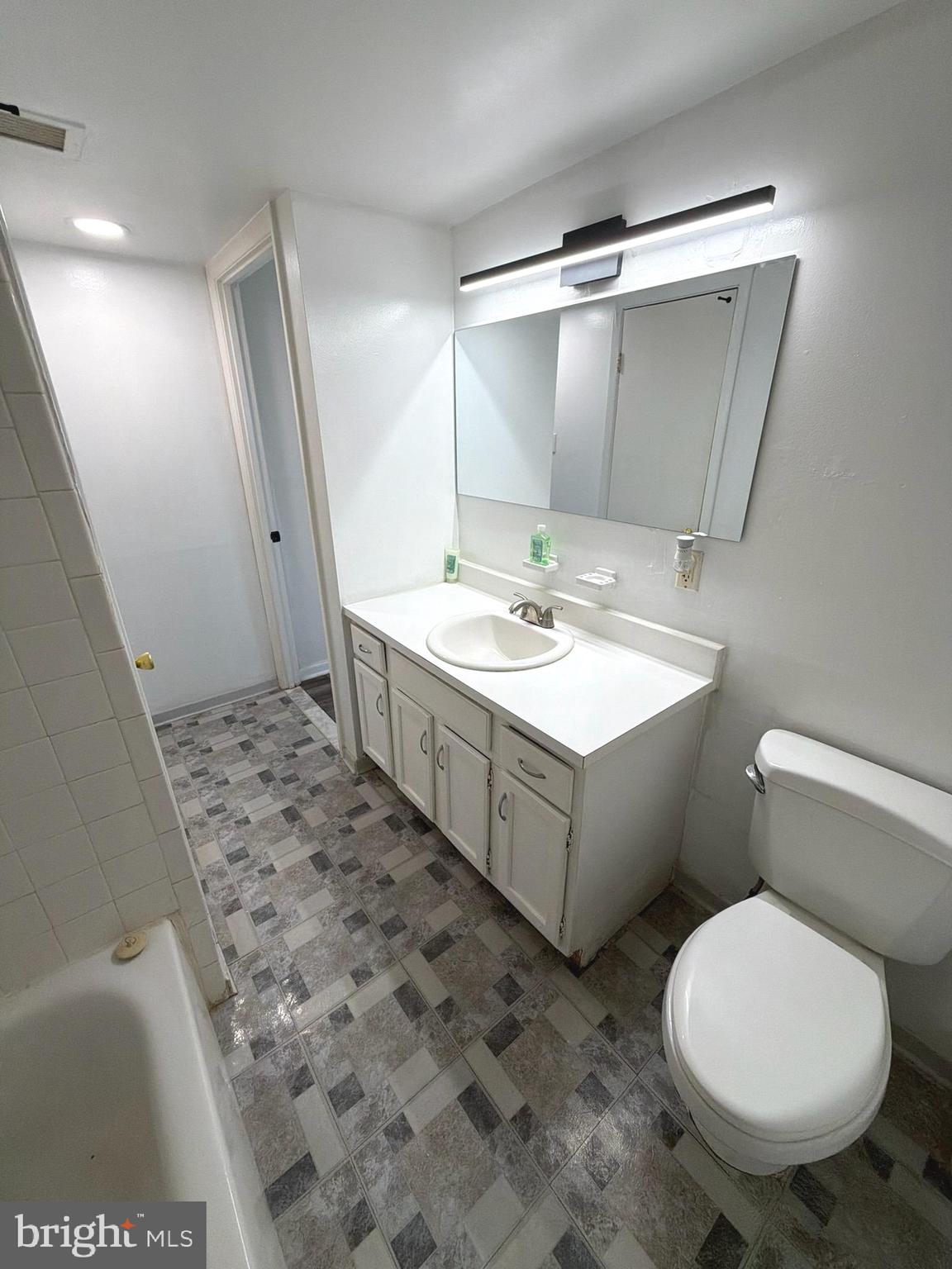 COUNTRY CLUB - Residential