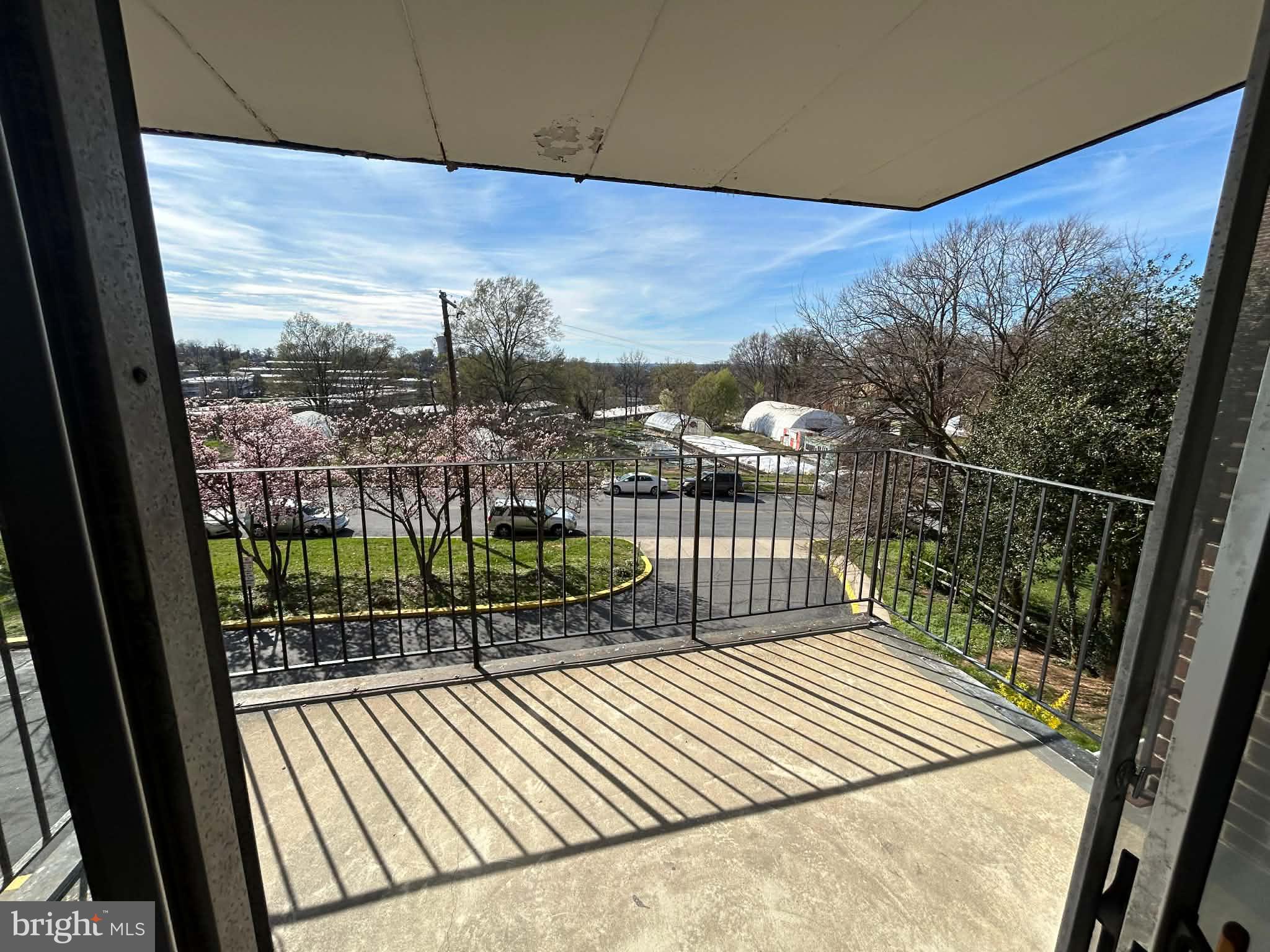 COUNTRY CLUB - Residential