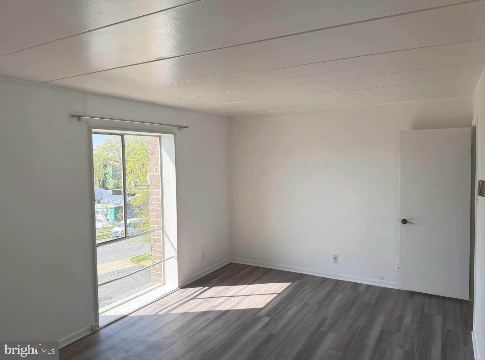 COUNTRY CLUB - Residential