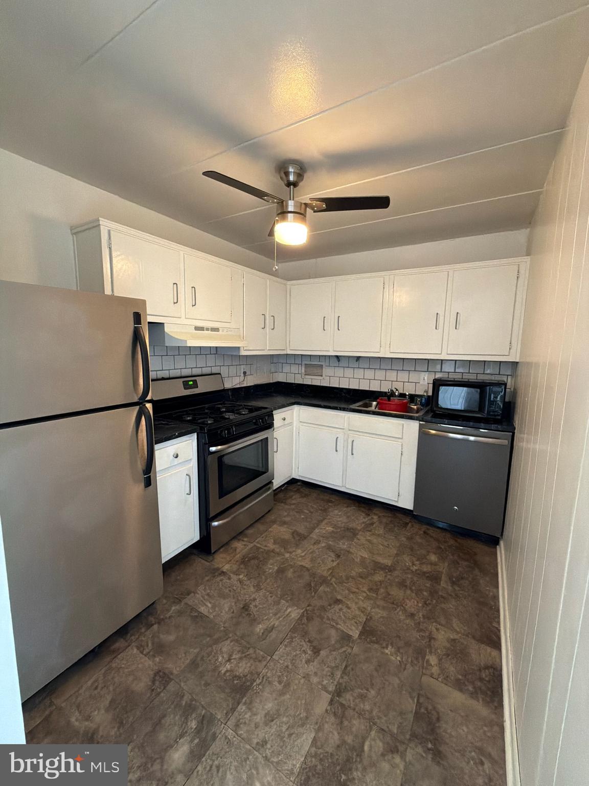 COUNTRY CLUB - Residential