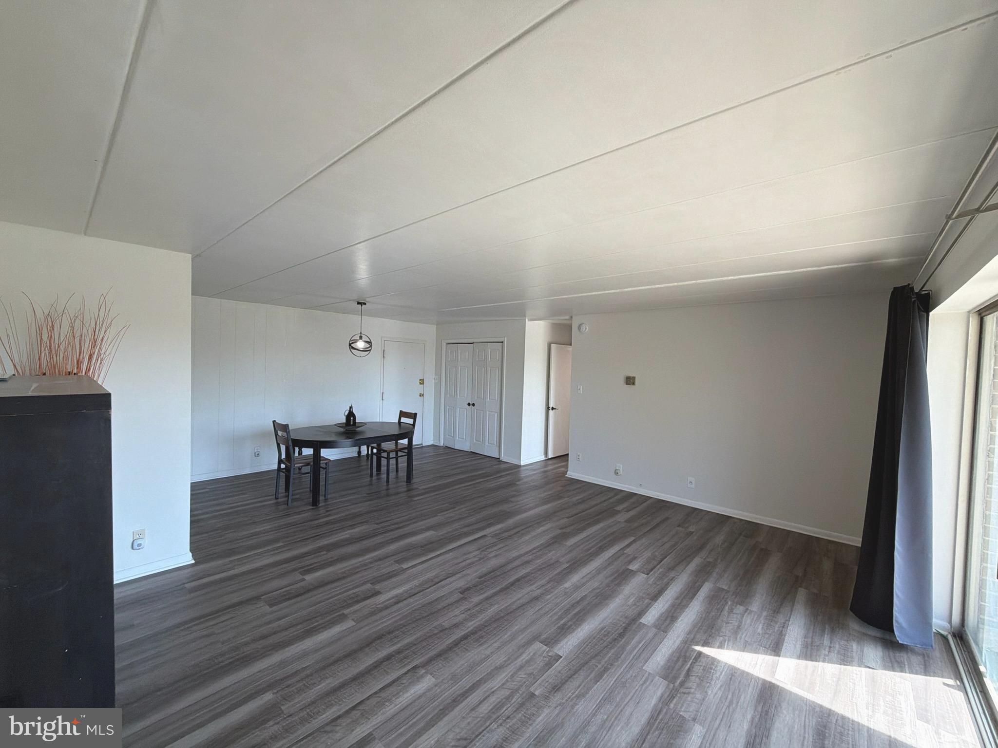 COUNTRY CLUB - Residential