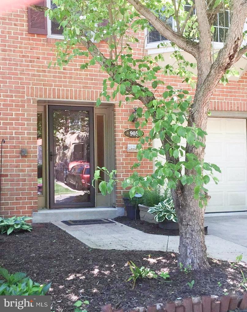 WOODLAND HILLS - Residential Lease