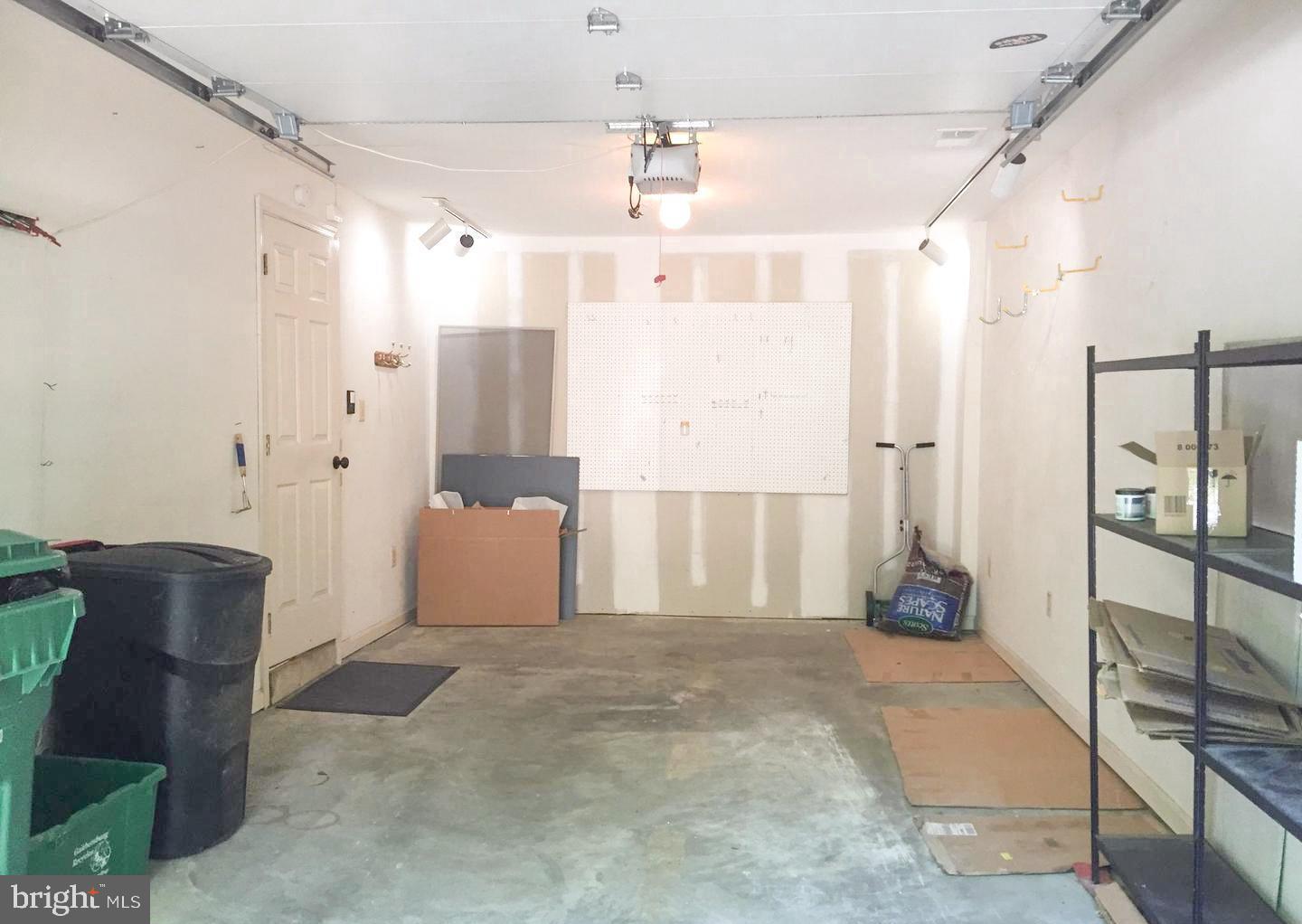 WOODLAND HILLS - Residential Lease