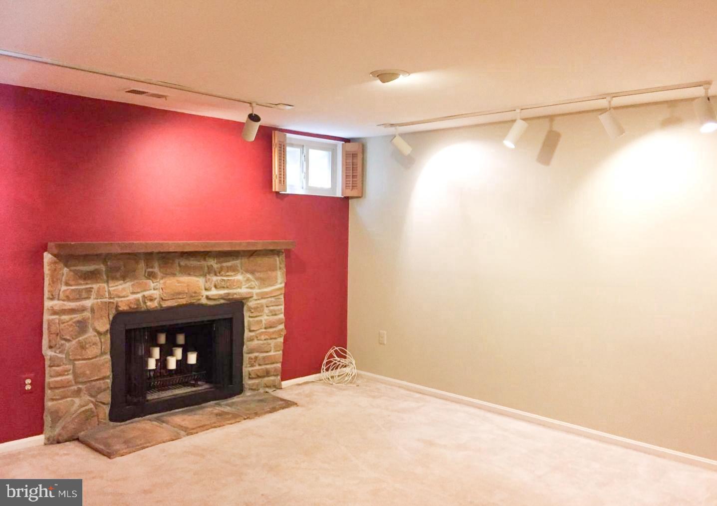 WOODLAND HILLS - Residential Lease