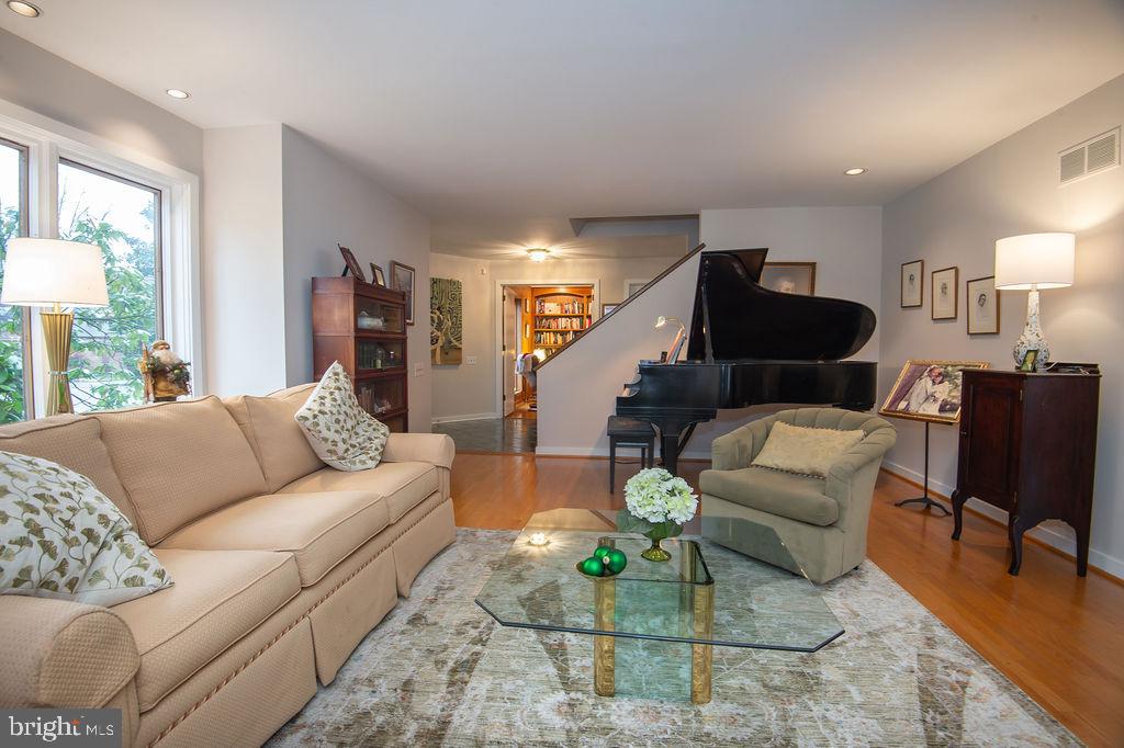 FAIRTHORNE - Residential