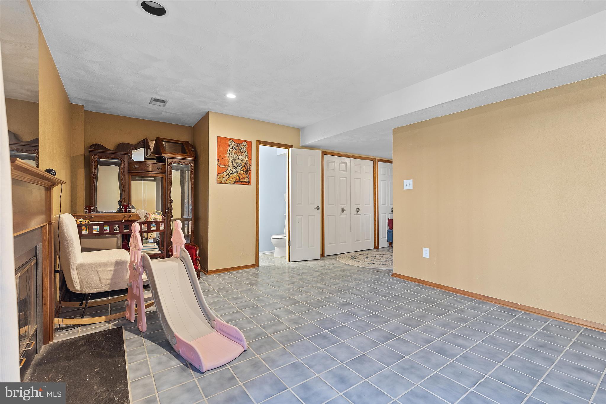 WOODLAND VILLAGE - Residential