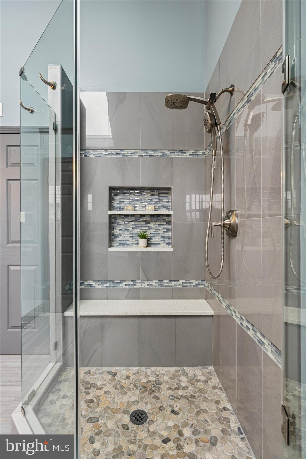 WOODED GLEN - Residential