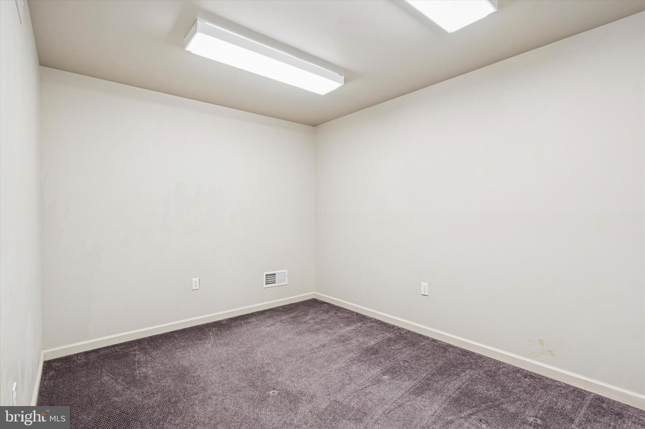 WOODED GLEN - Residential