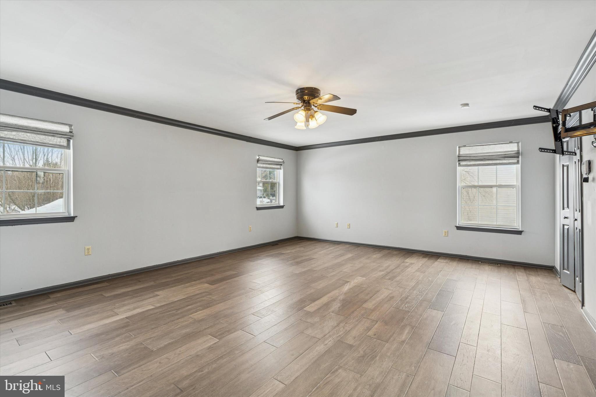 WOODED GLEN - Residential