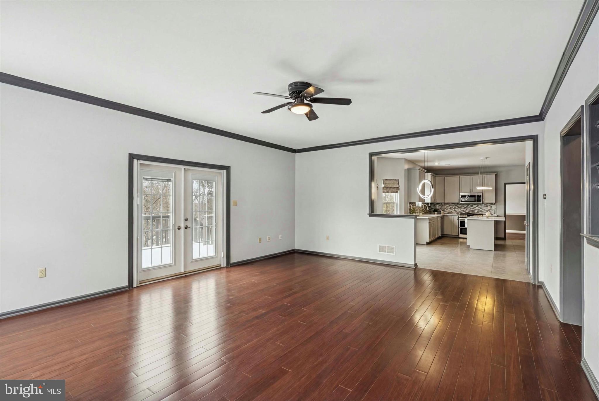 WOODED GLEN - Residential