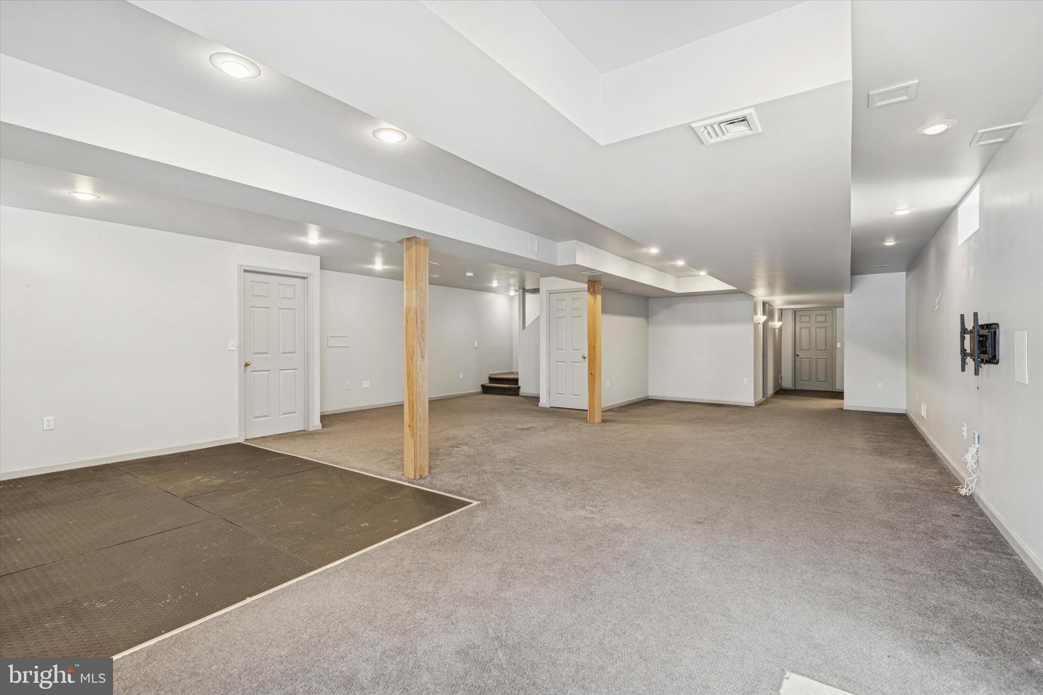 WOODED GLEN - Residential