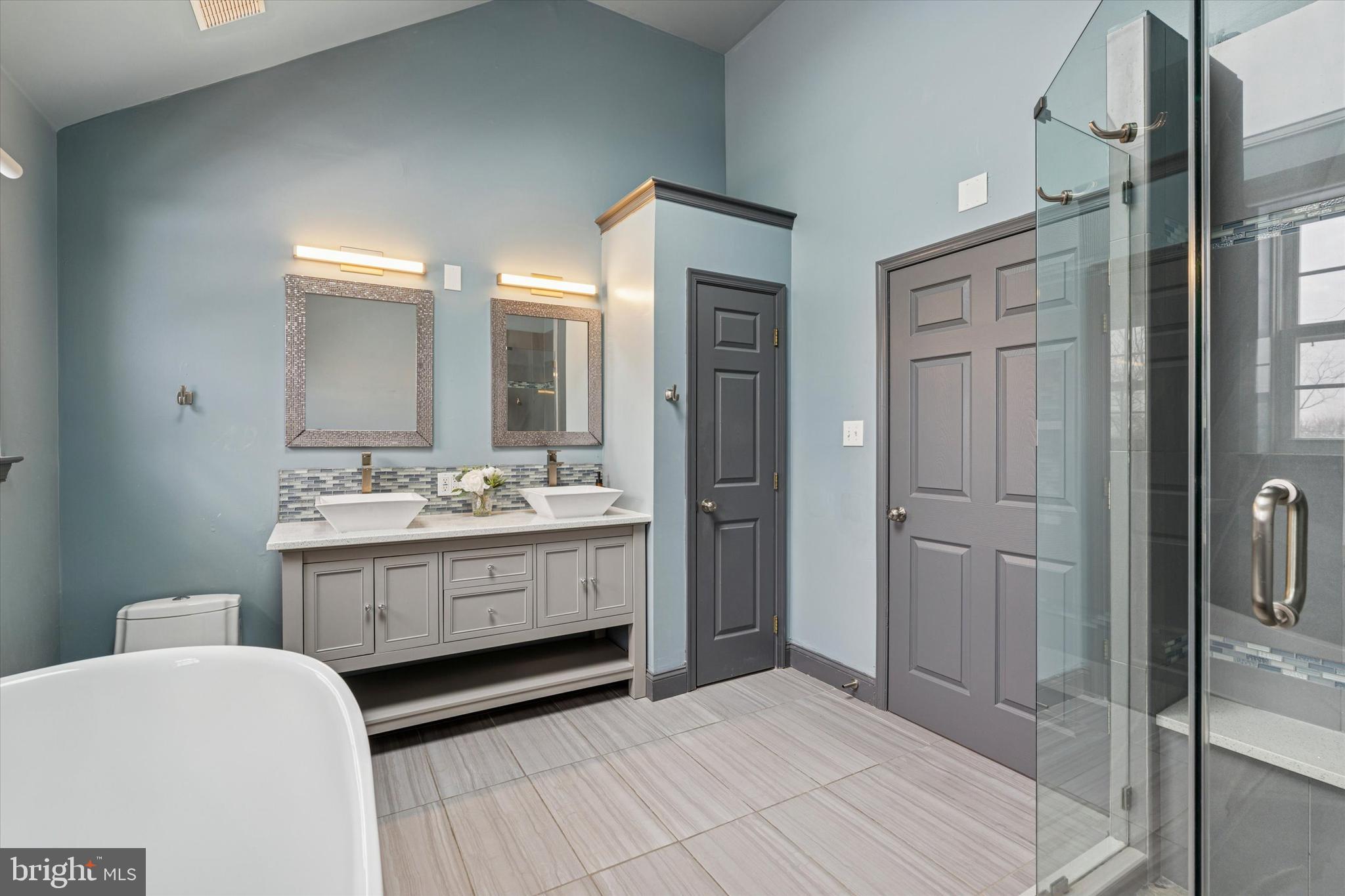 WOODED GLEN - Residential