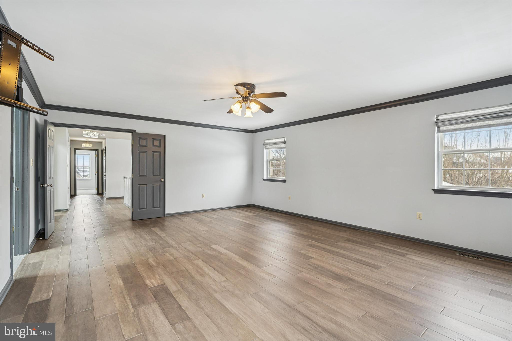 WOODED GLEN - Residential