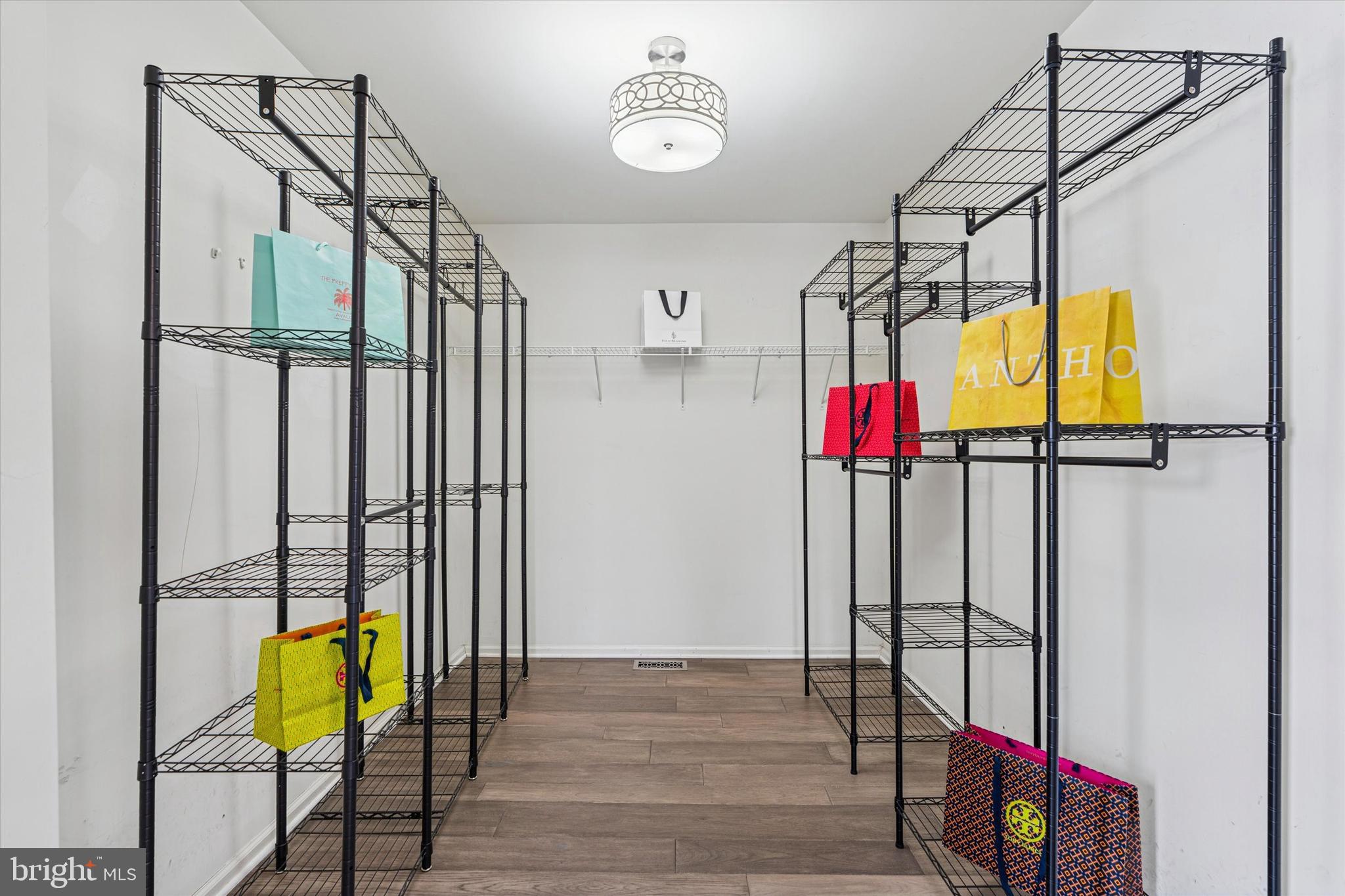 WOODED GLEN - Residential