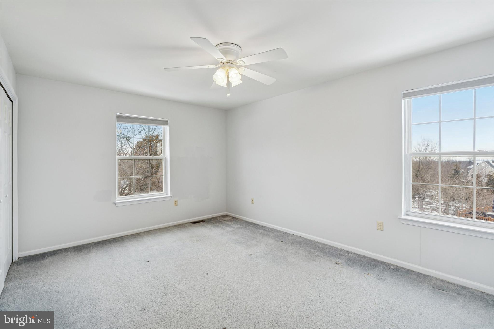 WOODED GLEN - Residential