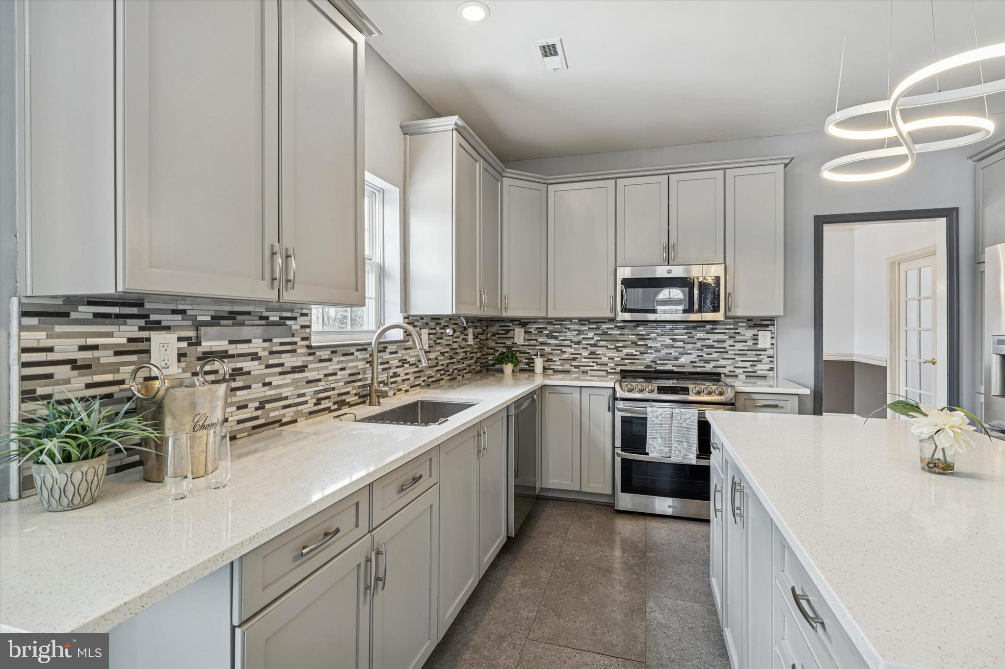 WOODED GLEN - Residential