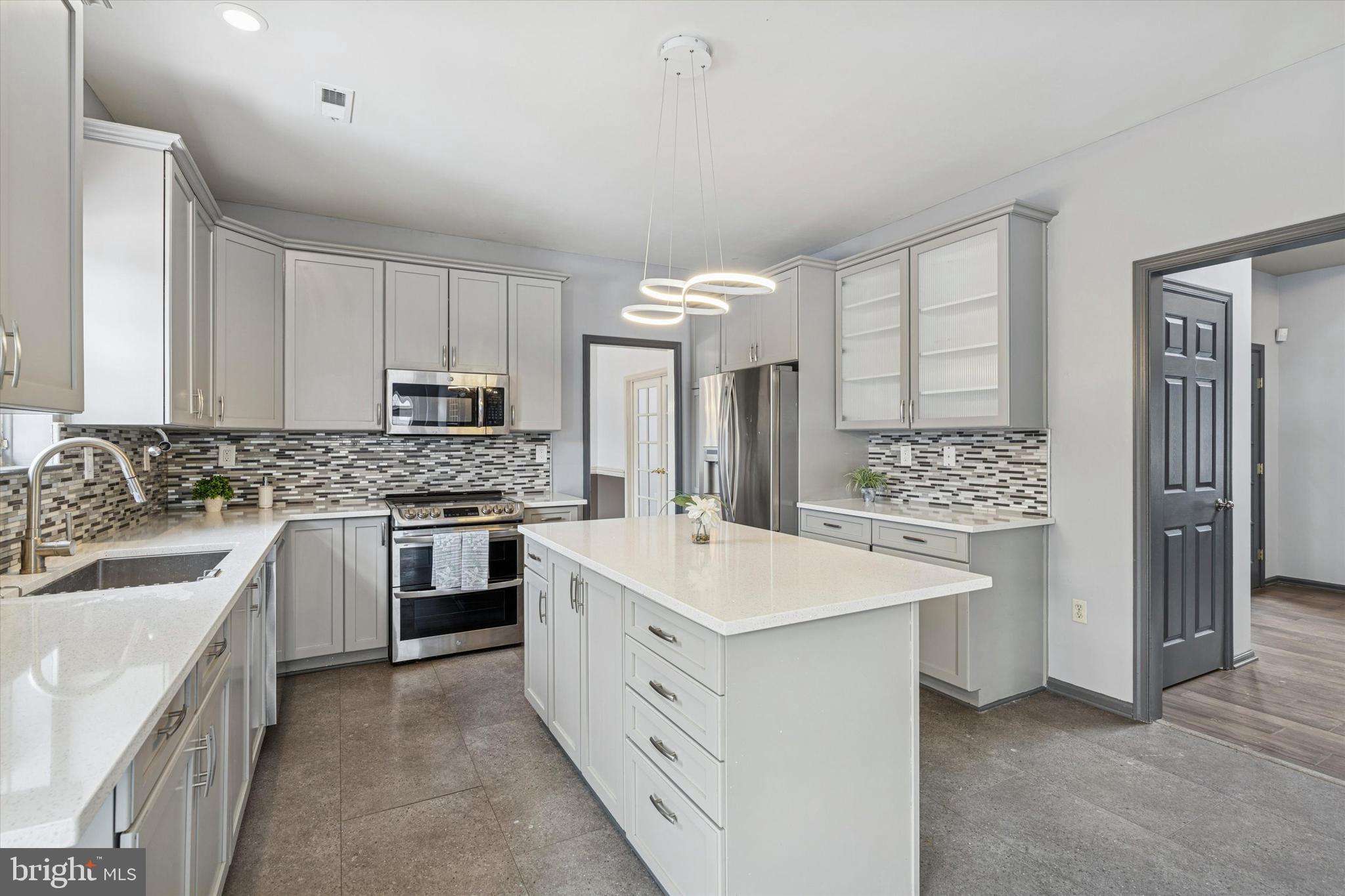 WOODED GLEN - Residential