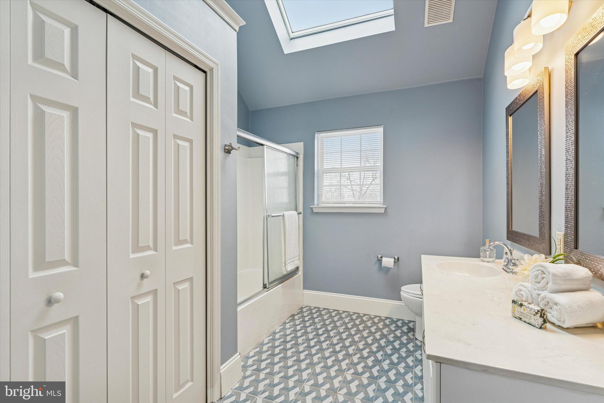 WOODED GLEN - Residential