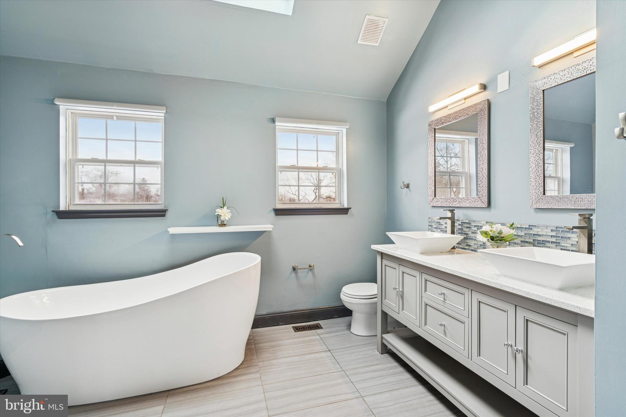 WOODED GLEN - Residential