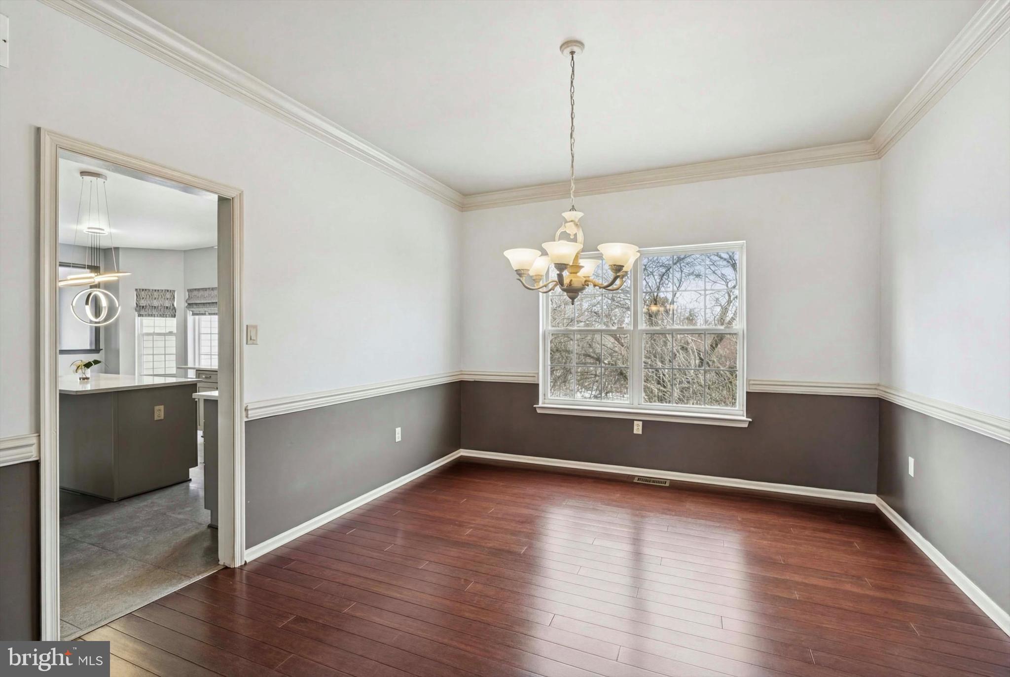 WOODED GLEN - Residential