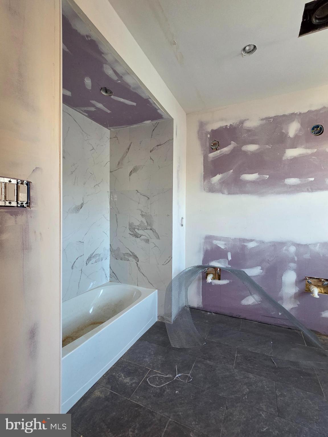 DICKINSON NARROWS - Residential