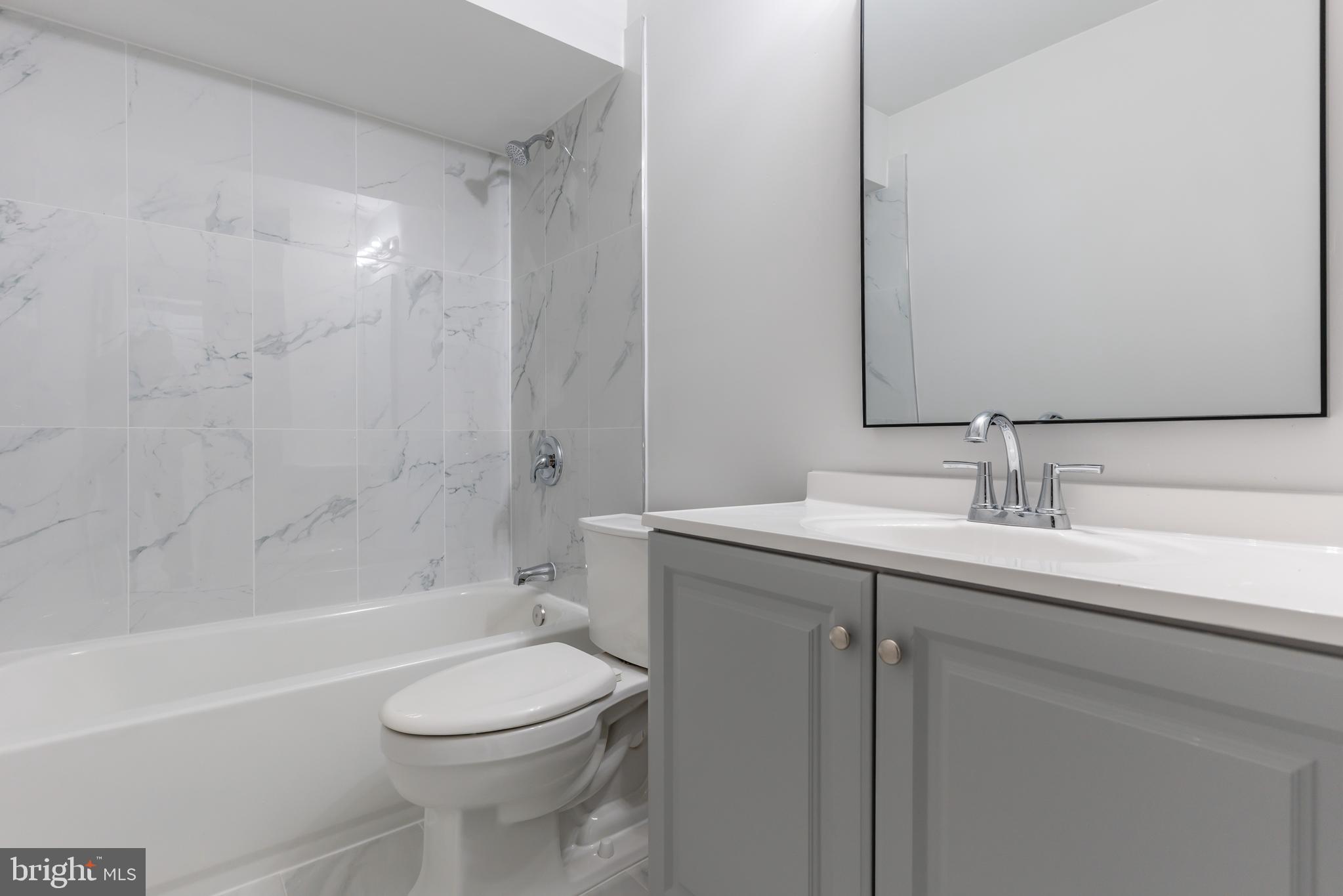 HIDDEN LAKE - Residential