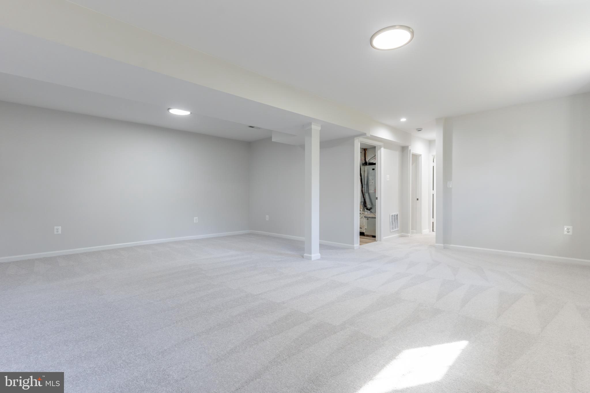 HIDDEN LAKE - Residential