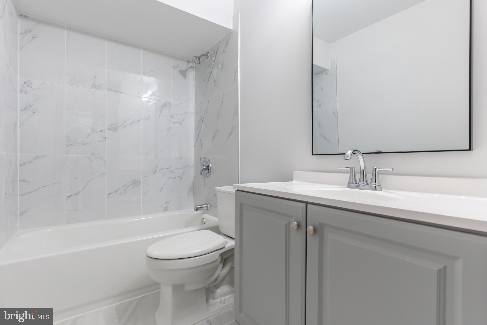 HIDDEN LAKE - Residential