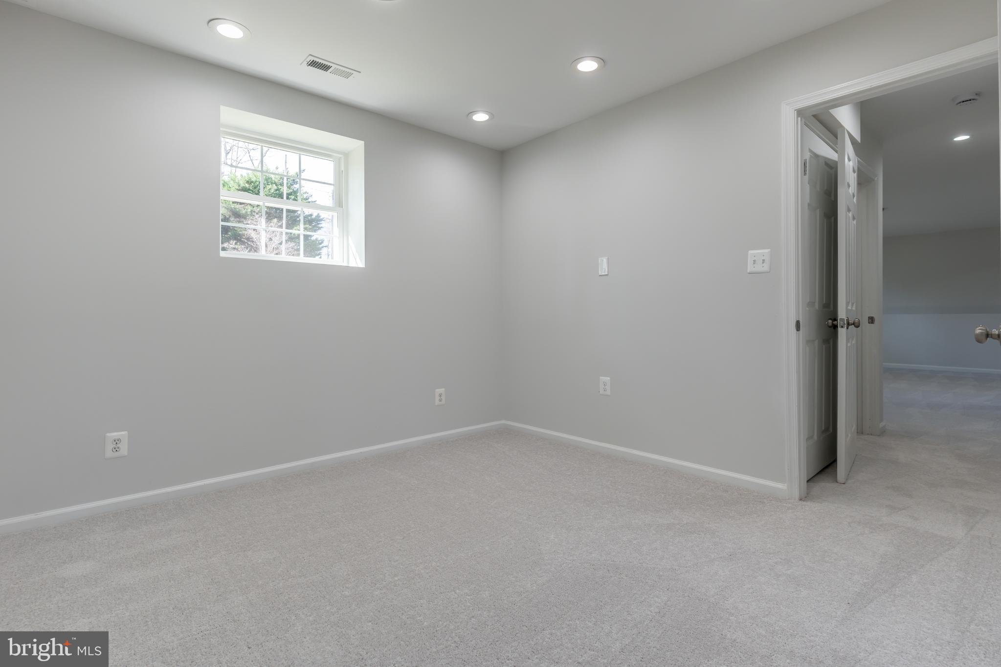 HIDDEN LAKE - Residential