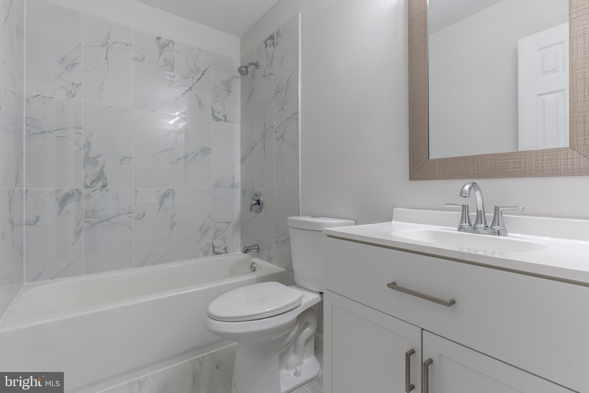 HIDDEN LAKE - Residential