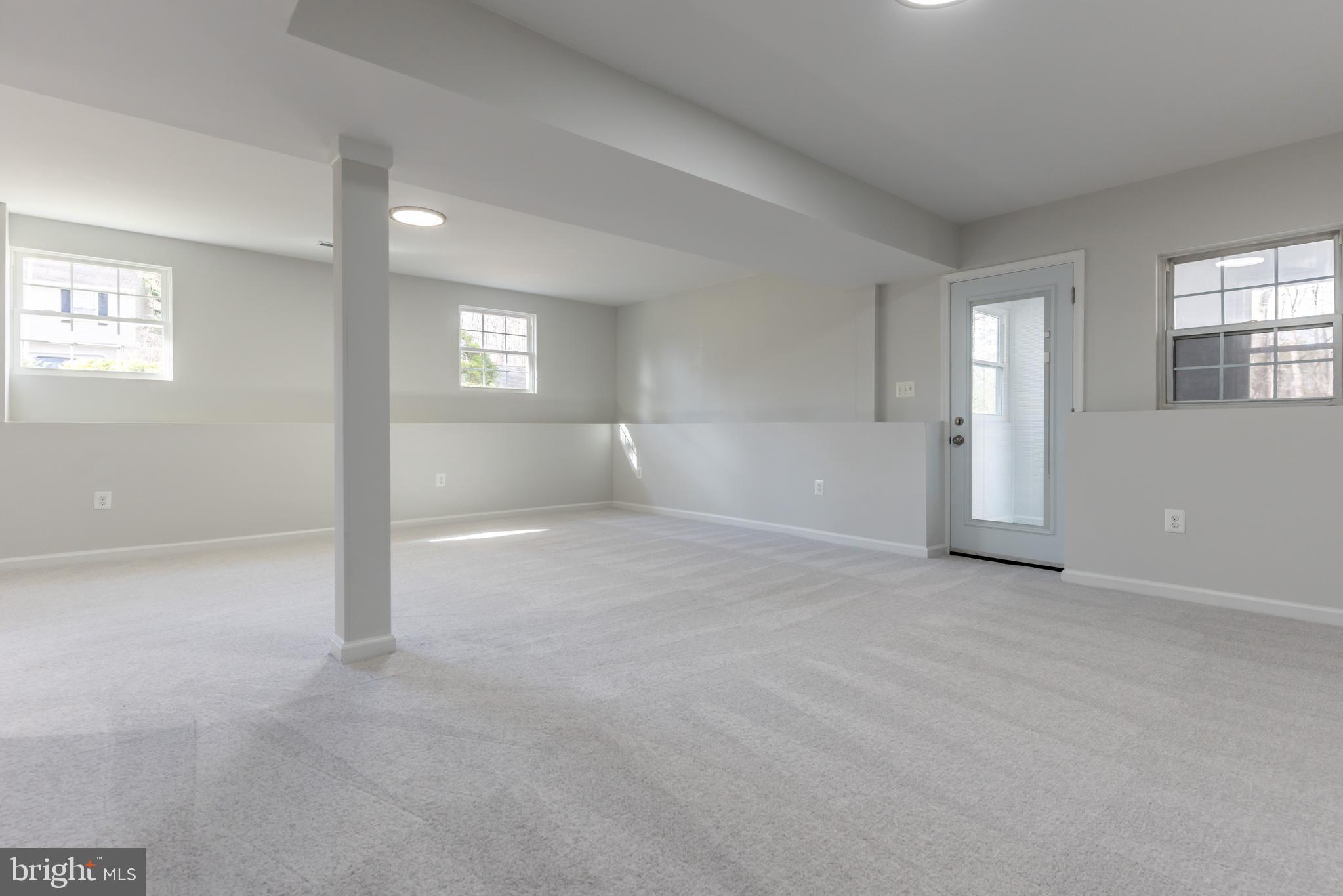 HIDDEN LAKE - Residential