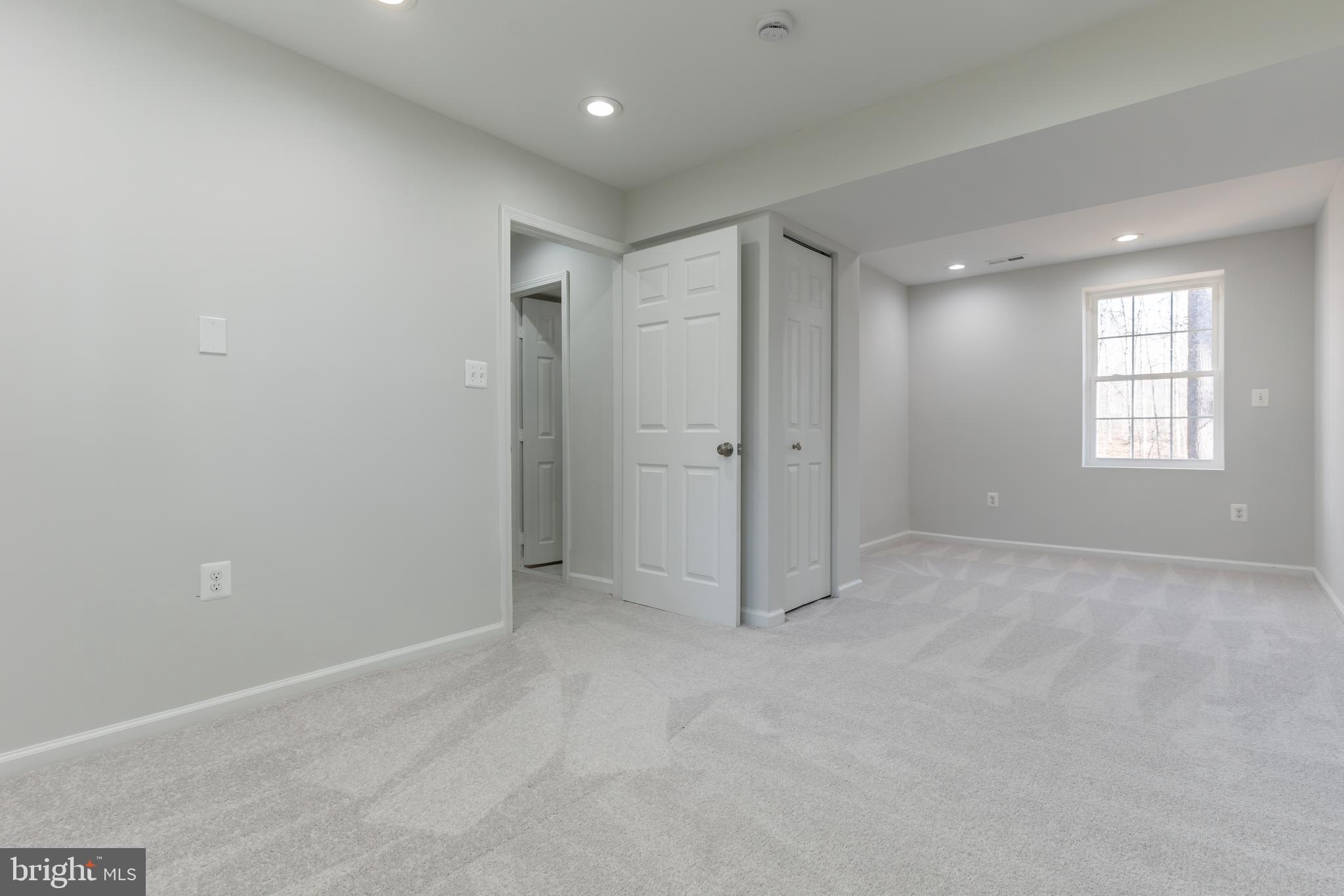 HIDDEN LAKE - Residential