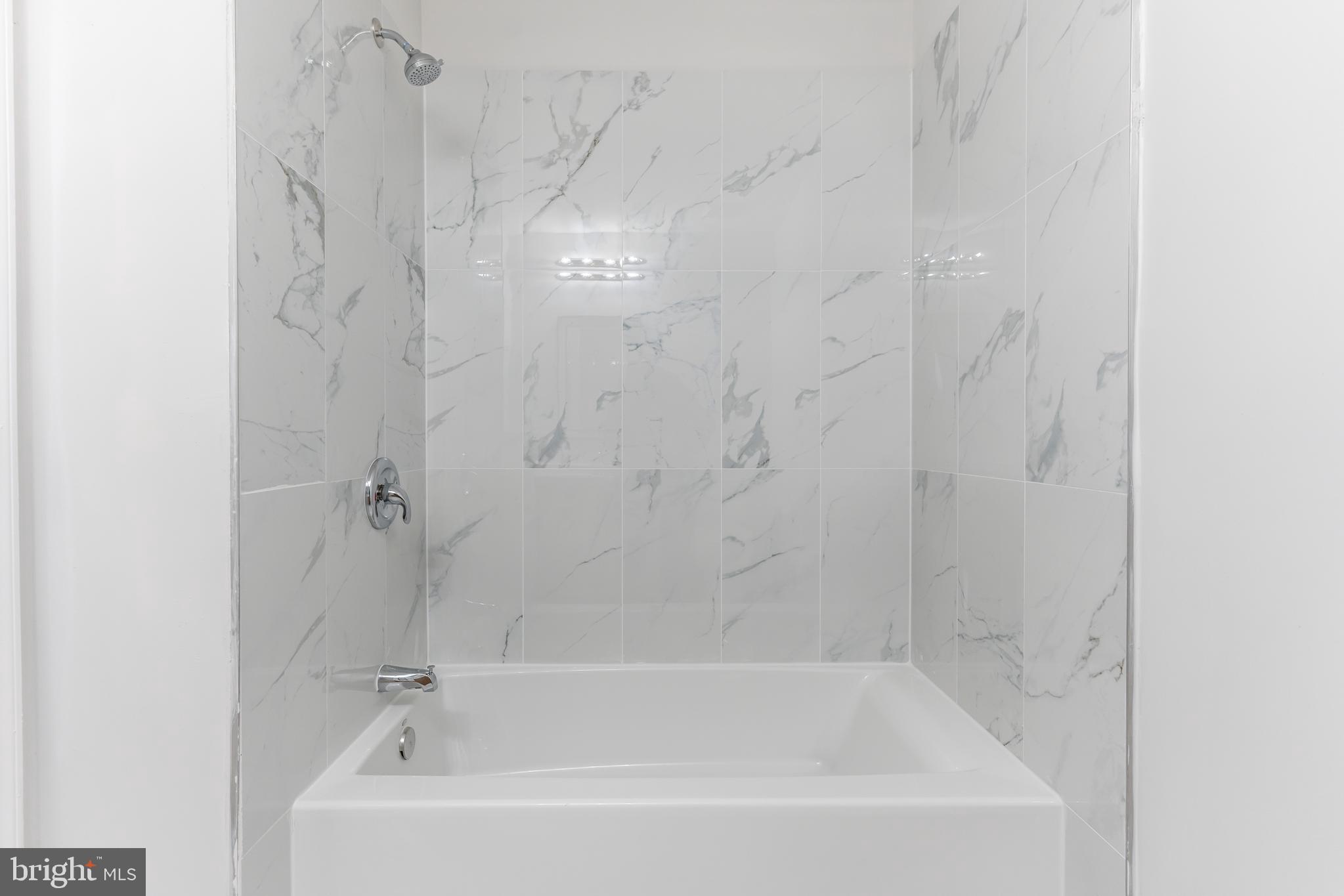 HIDDEN LAKE - Residential