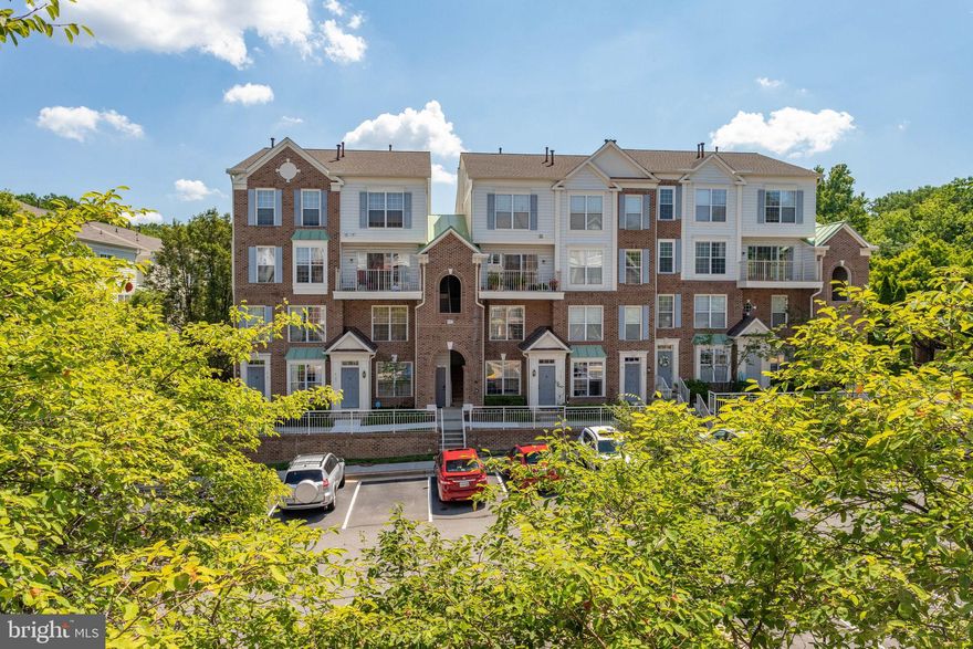 Beautiful, sought after Top Level End Unit, nestled in the heart of charming Old Town Fairfax. Open concept living, tons of storage and natural light, fresh neutral paint throughout. Tastefully updated kitchen with SS appliances, built in wine cooler, breakfast bar, and granite counter tops. Two gorgeous master bedrooms, both with tiered ceilings, en-suites, and large walk-in closets. The covered balcony provides shade and stunning views. Walk to everything! Ratcliffe Park, Daniels Run, GMU, Restaurants, Shops, and Grocery, all steps away. Easy access to Vienna Metro, I-66, I-495, Lee Hwy, RT50, RT123, RT236 and other convenient routes make it a commuters dream.