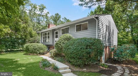 Photo of 6523 BANNOCKBURN DR, BETHESDA, MD 20817 (MLS # MDMC2104234)