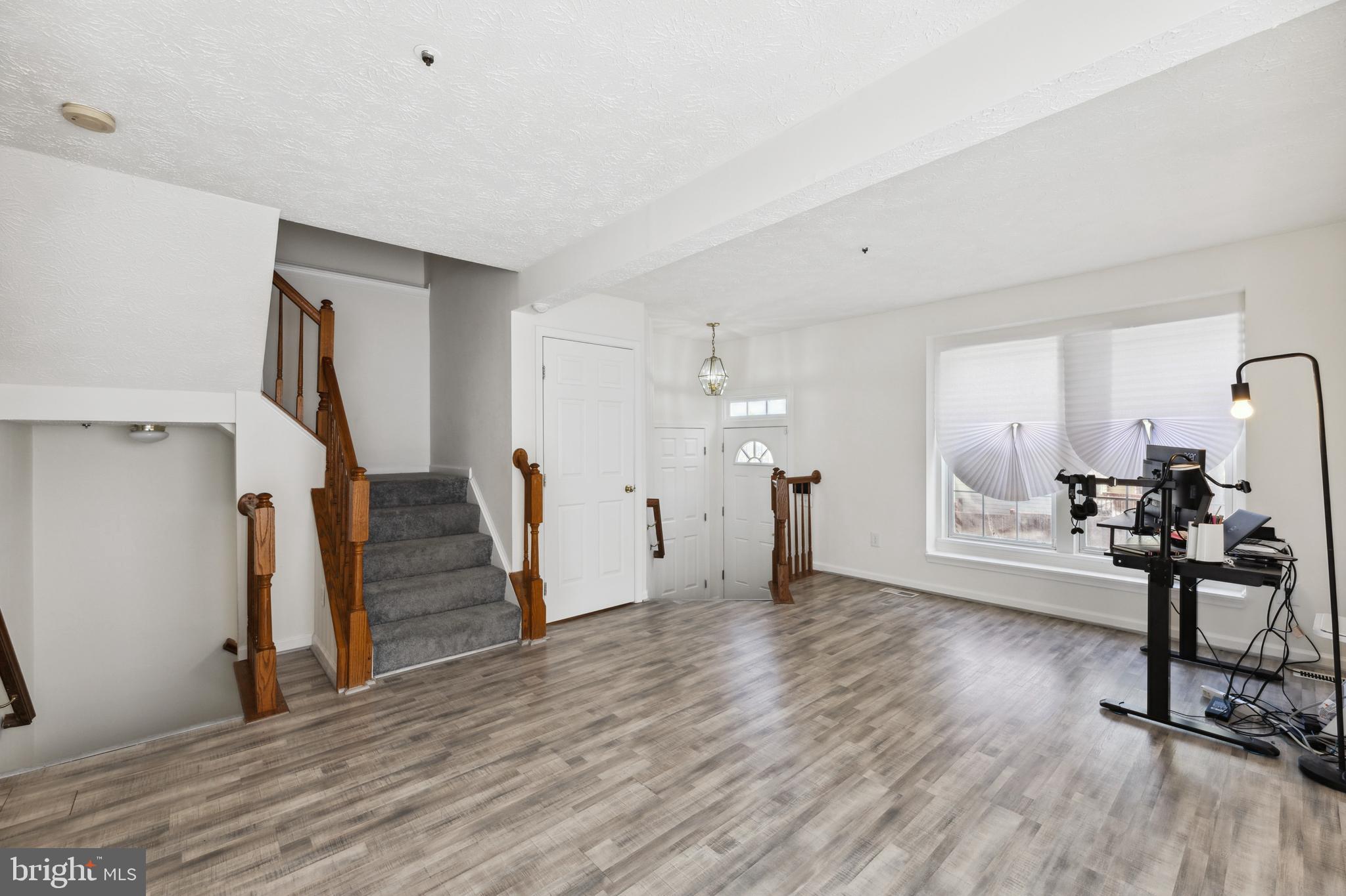 HILLCREST TOWNE - Residential