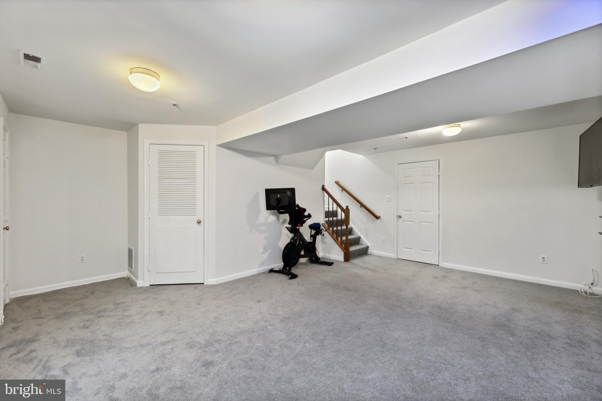 HILLCREST TOWNE - Residential