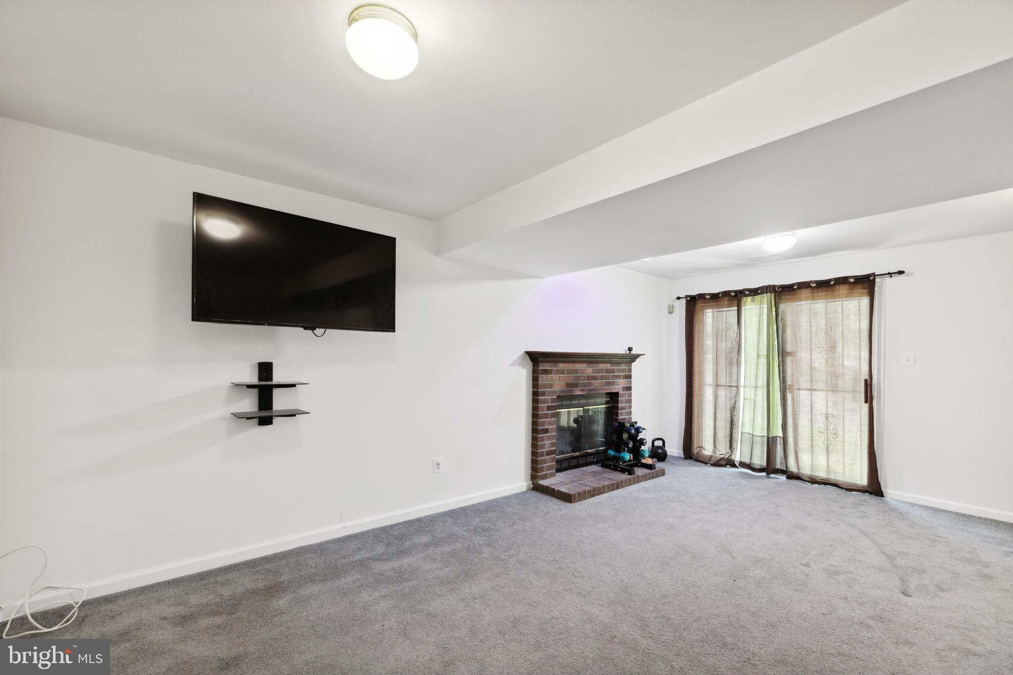 HILLCREST TOWNE - Residential