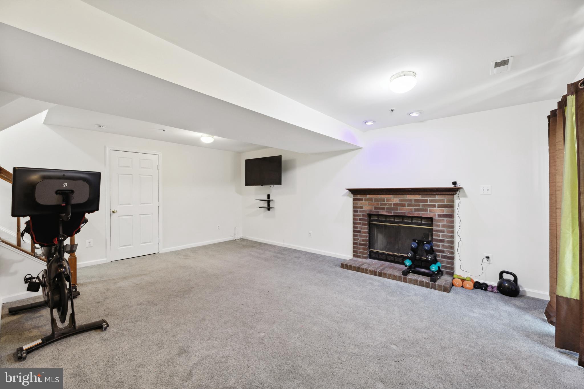 HILLCREST TOWNE - Residential