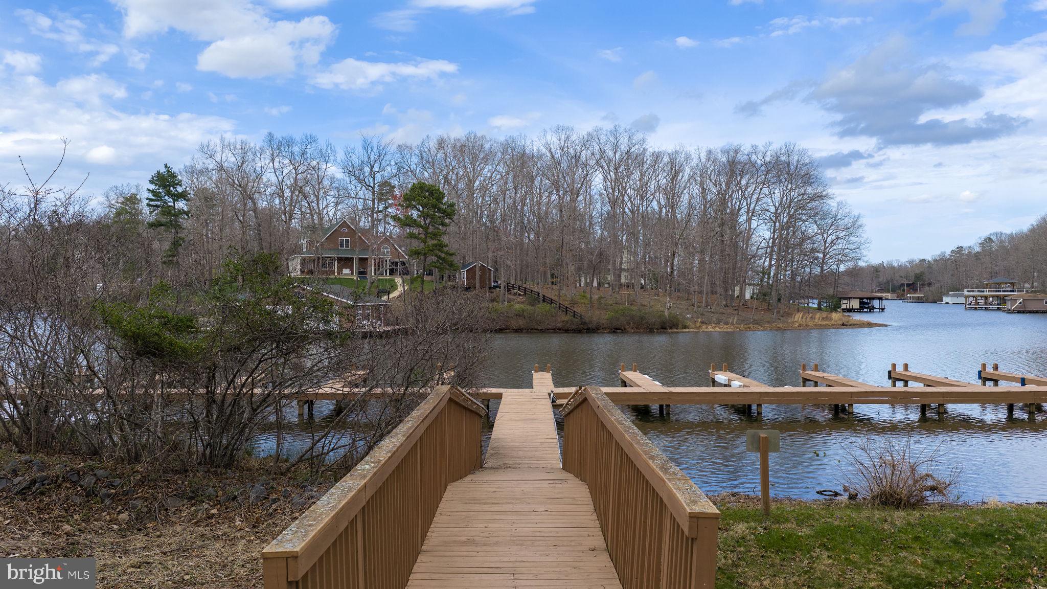 PINE HARBOUR - Residential