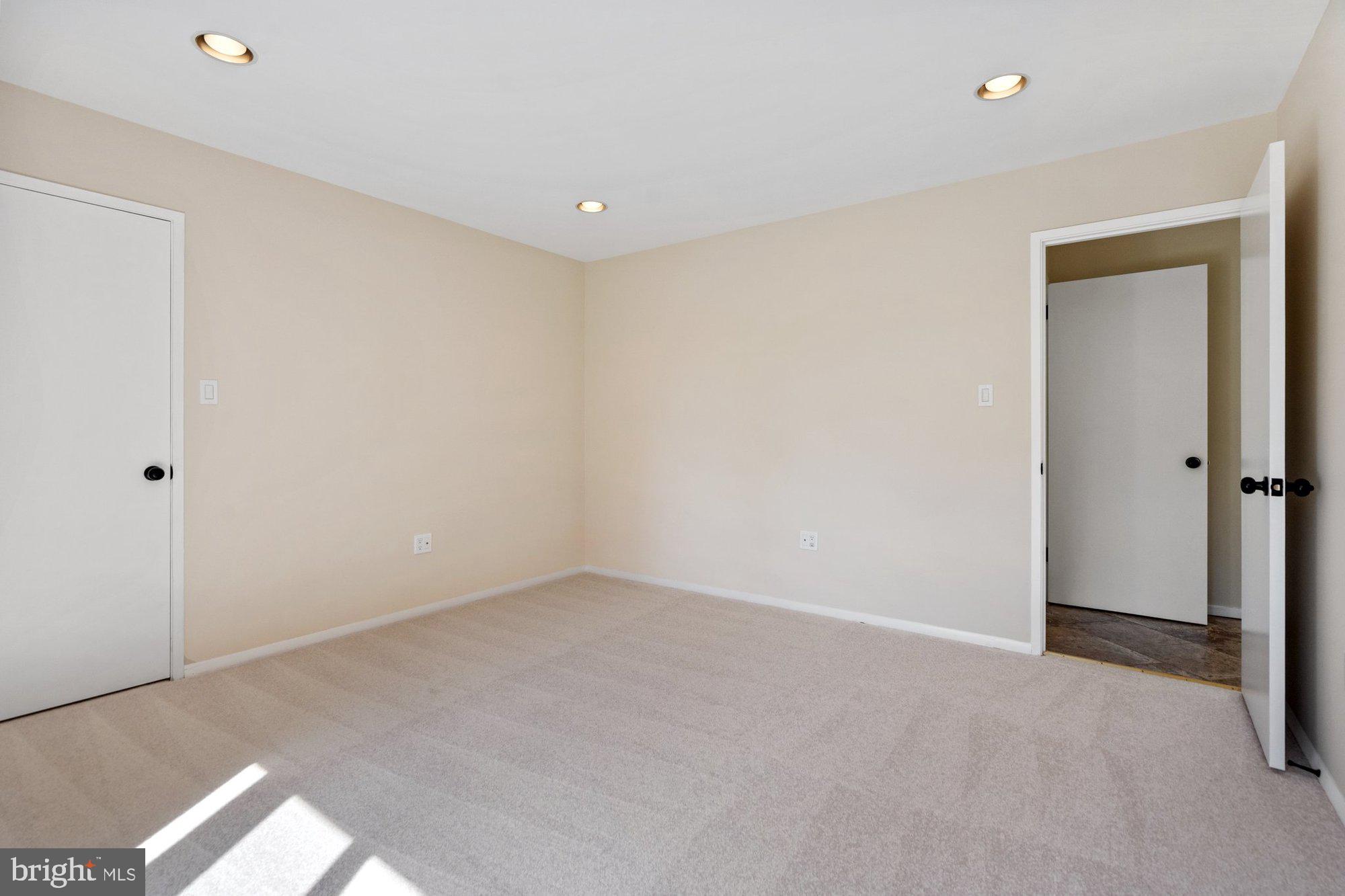 WOLF TRAP WOODS - Residential