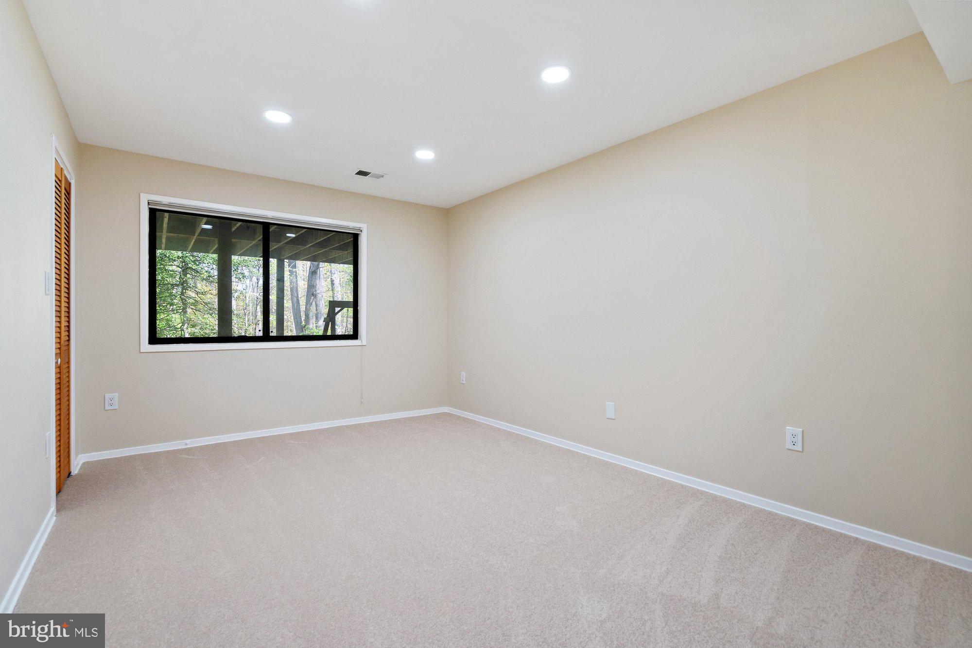 WOLF TRAP WOODS - Residential