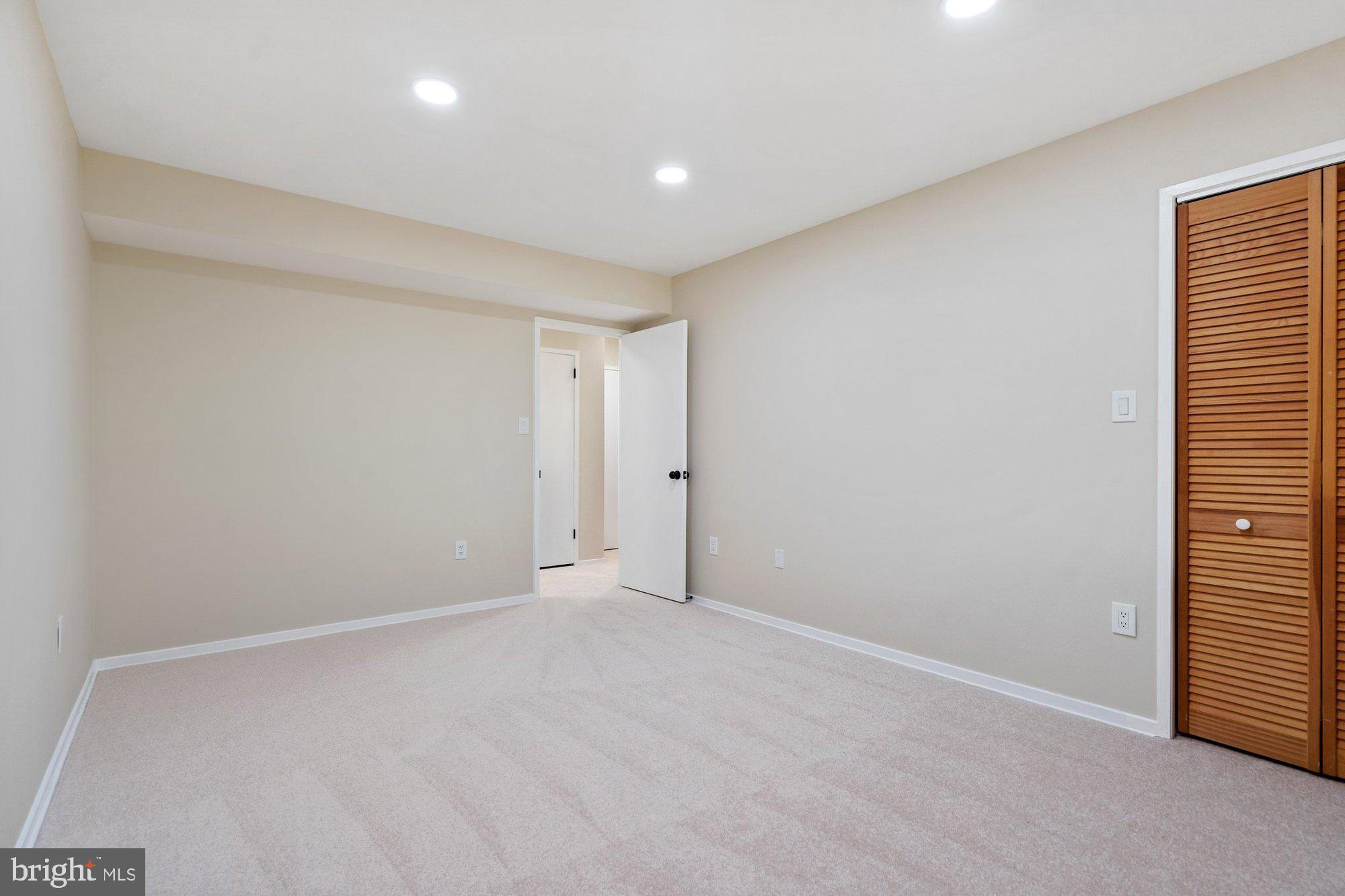 WOLF TRAP WOODS - Residential