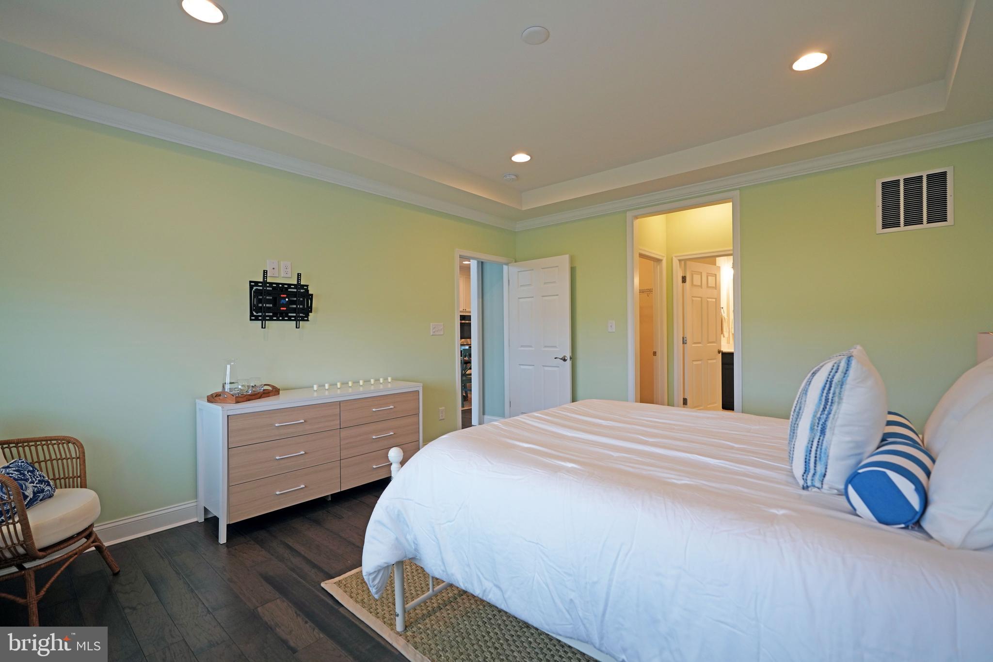 GOVERNORS - Residential