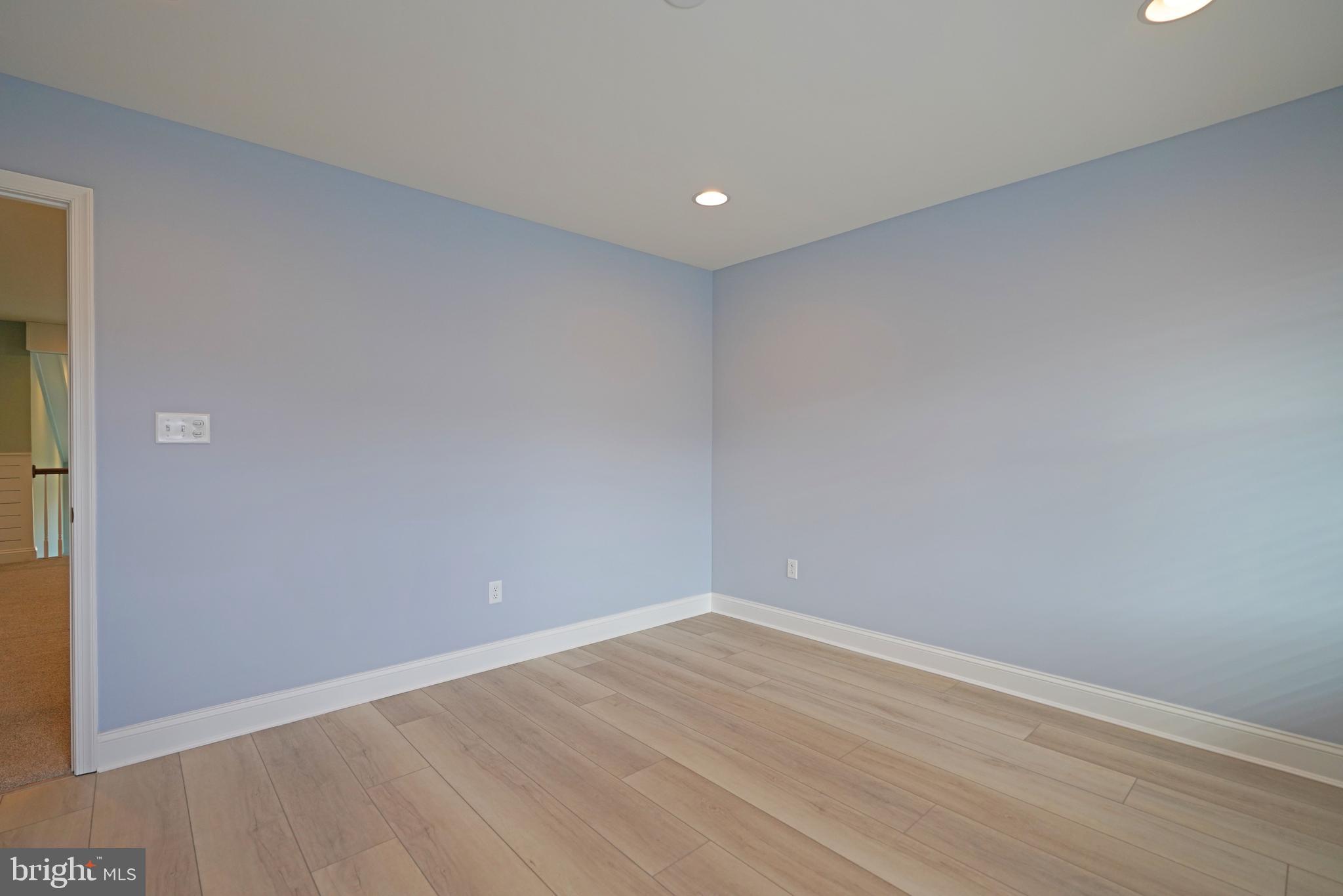 GOVERNORS - Residential